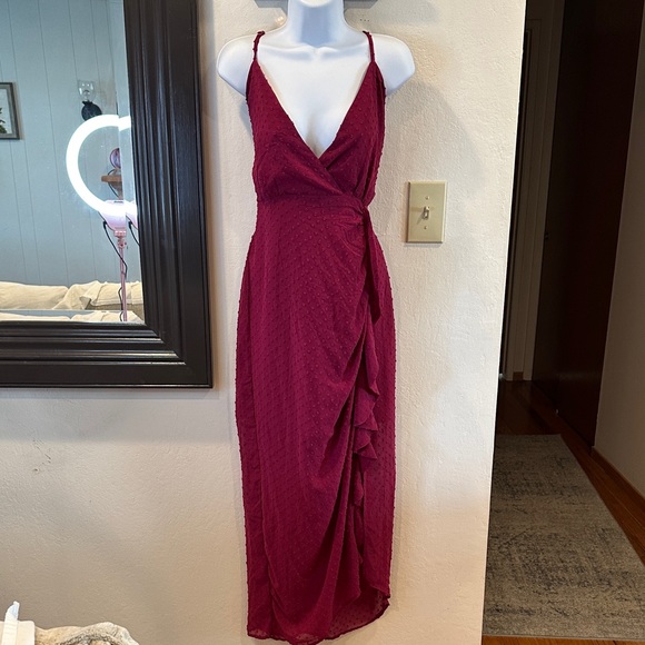Lulus Dresses & Skirts - Lulu’s red sleeveless dress size XL, adjustable straps, zipper, slit on side